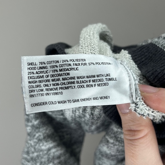 Oshkosh Zipup Big Bad Wolf Raccoon Sweater - Picture 8 of 8